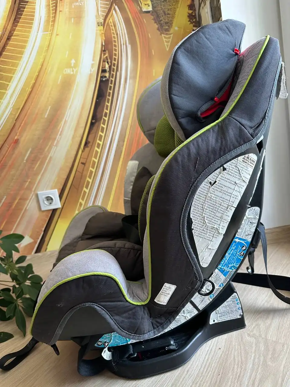 Продам детское автокресло Evenflo с системой ISOFIX