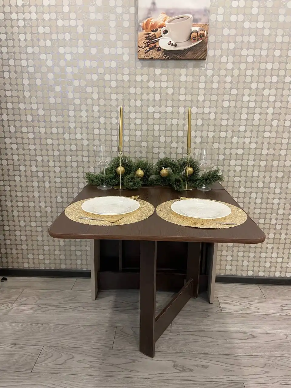 Продам новый стол-книжку для праздников