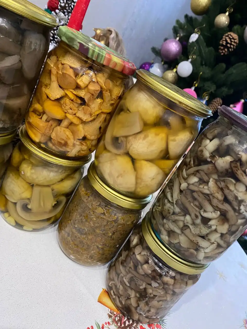 Продажа грибов: лисички, шампиньоны, опята, маслята, икра из опят, сухие опята и белые