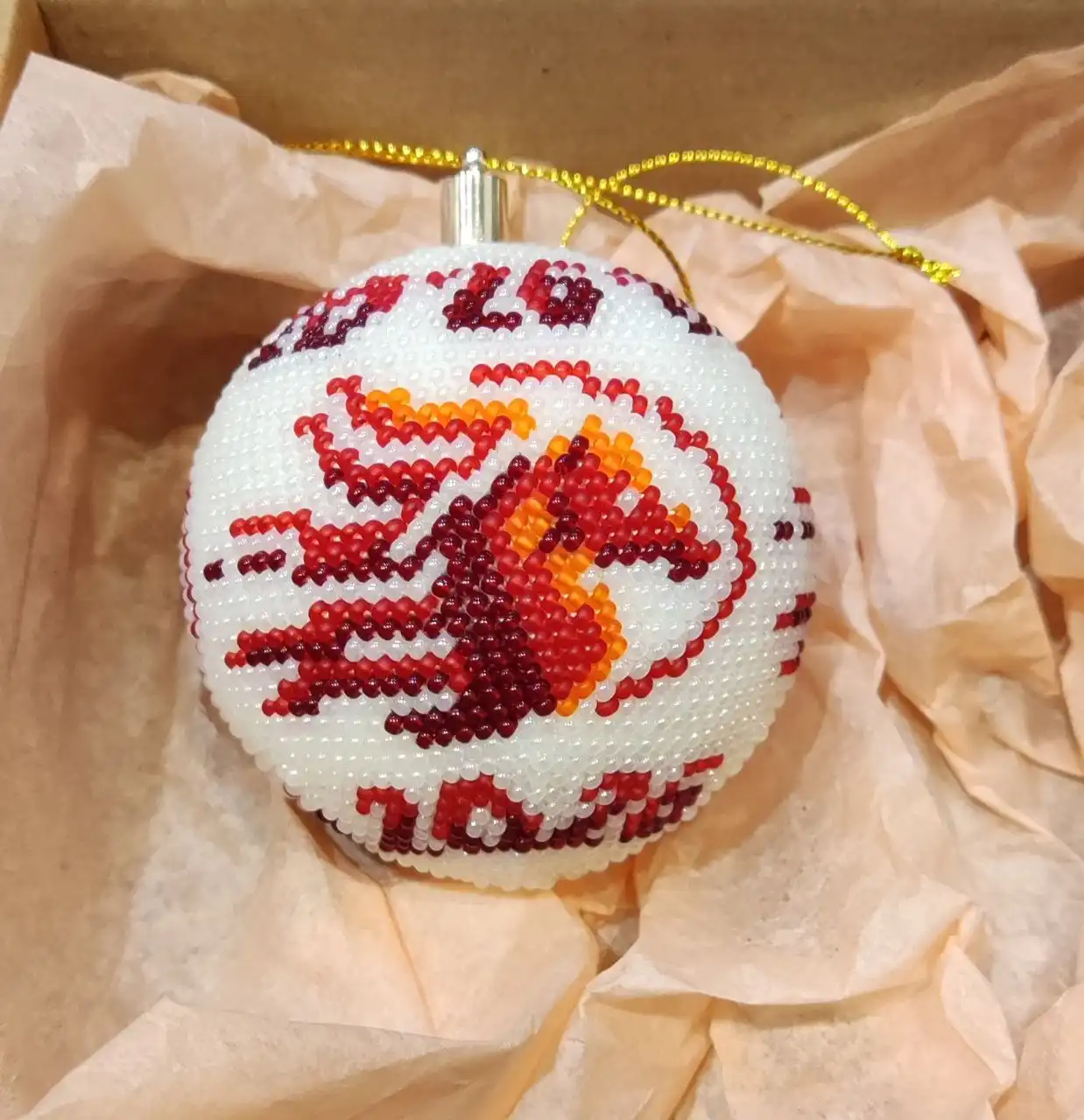 Ёлочный шар 6,5 см с красно-огненной лошадью