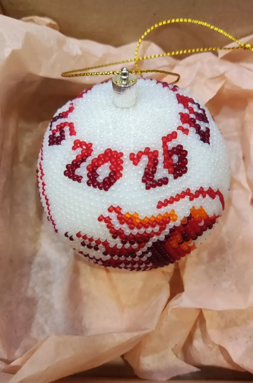 Ёлочный шар 6,5 см с красно-огненной лошадью