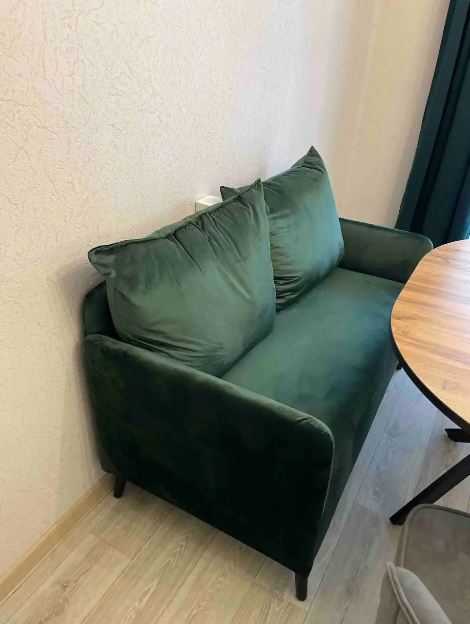 Стоял в офисе без пятен