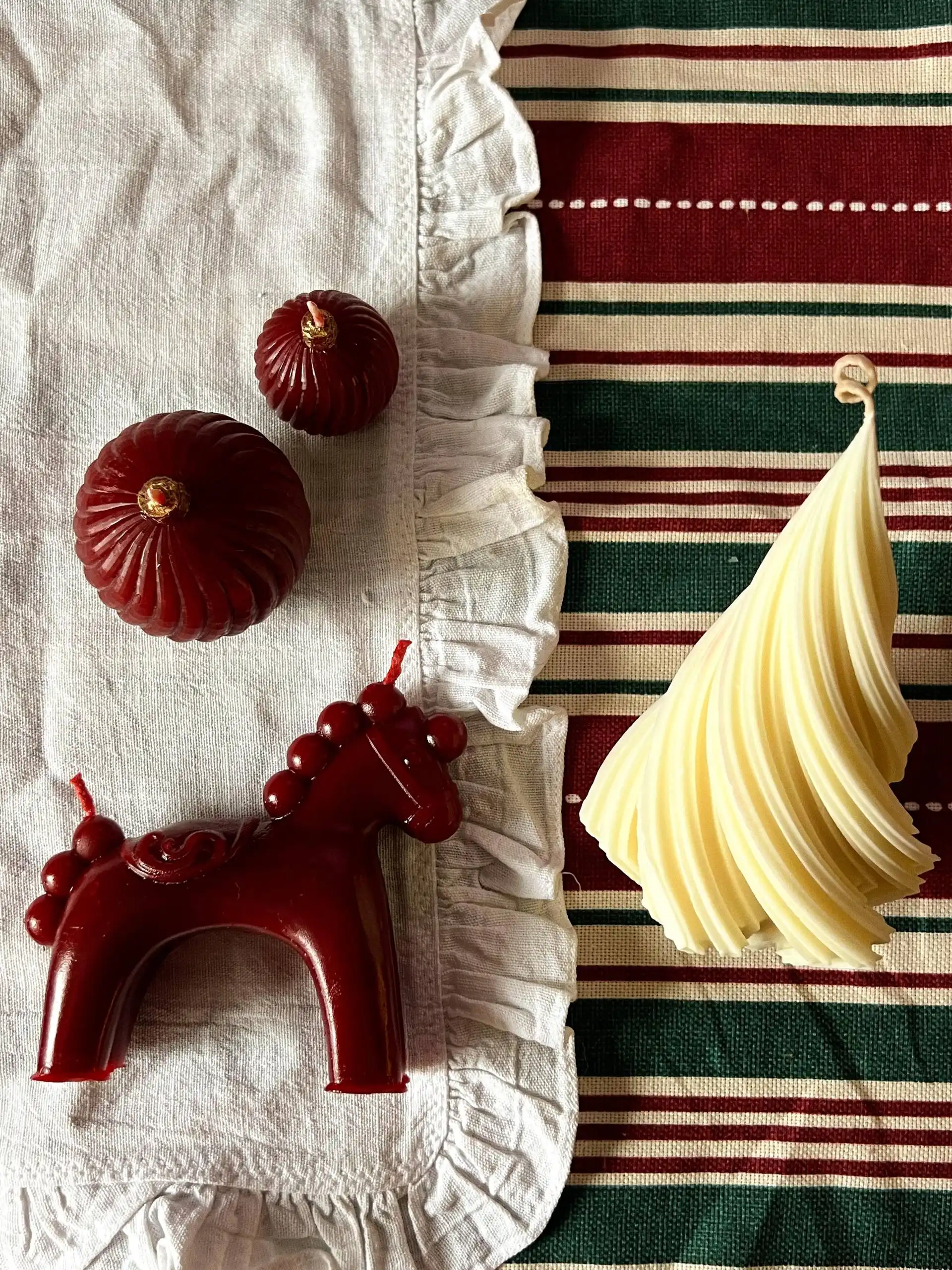 Свечи ручной работы: лошадь, шары, ёлка, набор