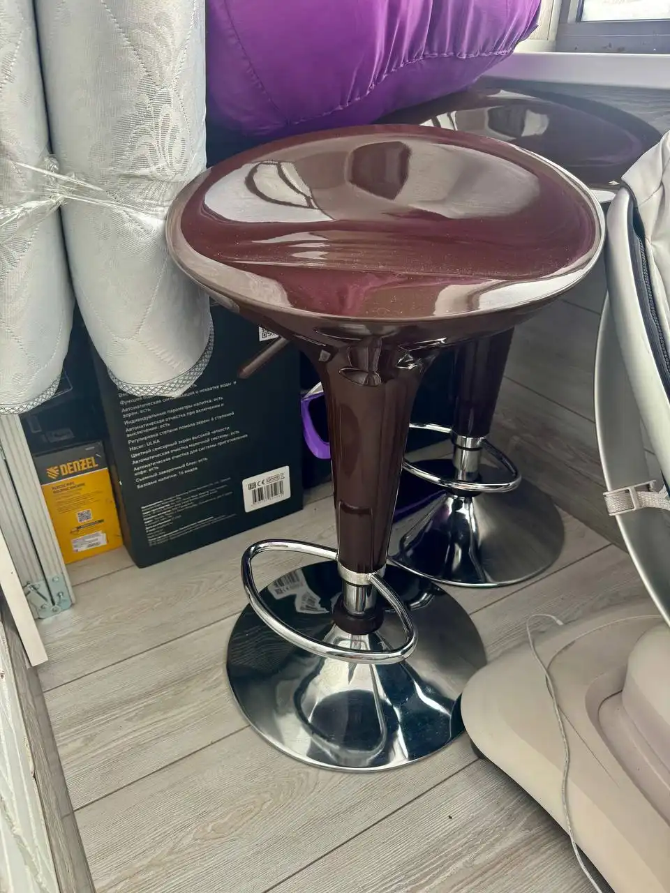 Барные стулья и барная стойка венге