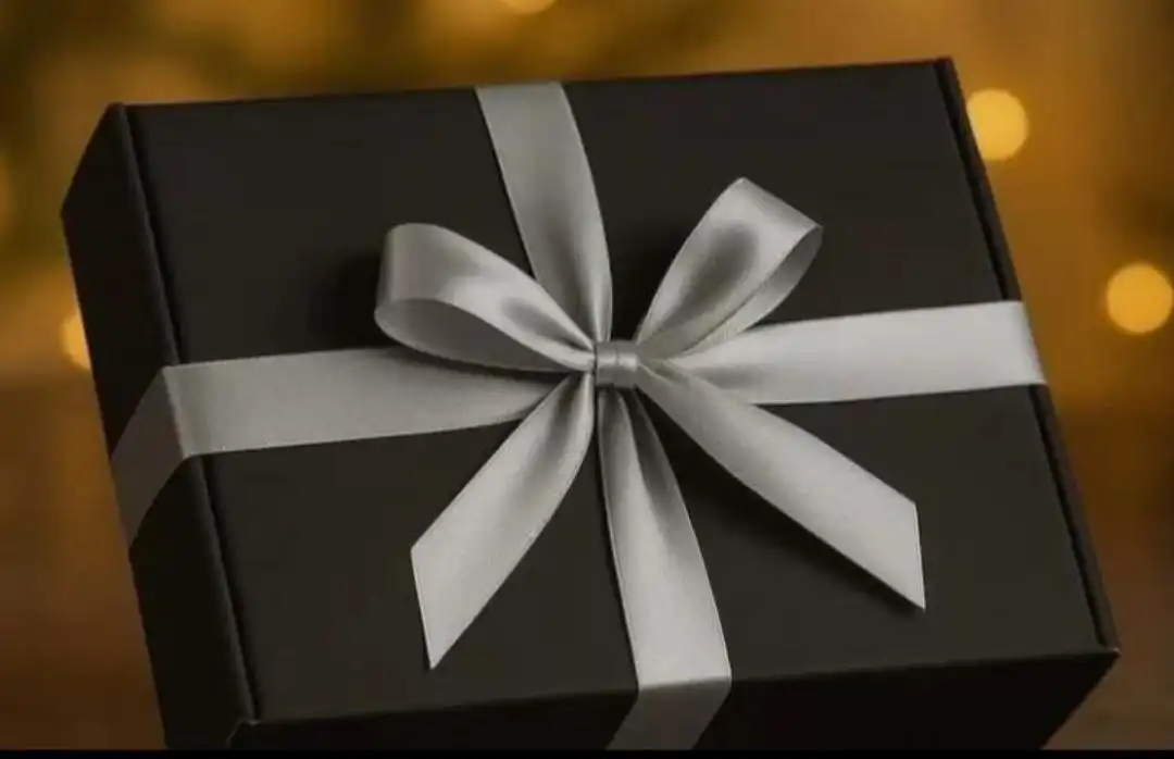 Женский подарочный набор с полотенцем, расческой и косметикой