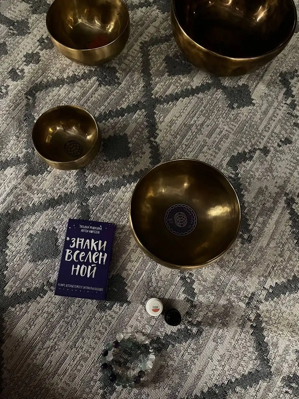 Заключительный групповой релакс-сеанс с поющими чашами