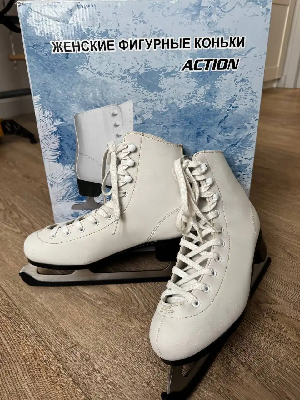 Коньки фигурные женские 39 размер