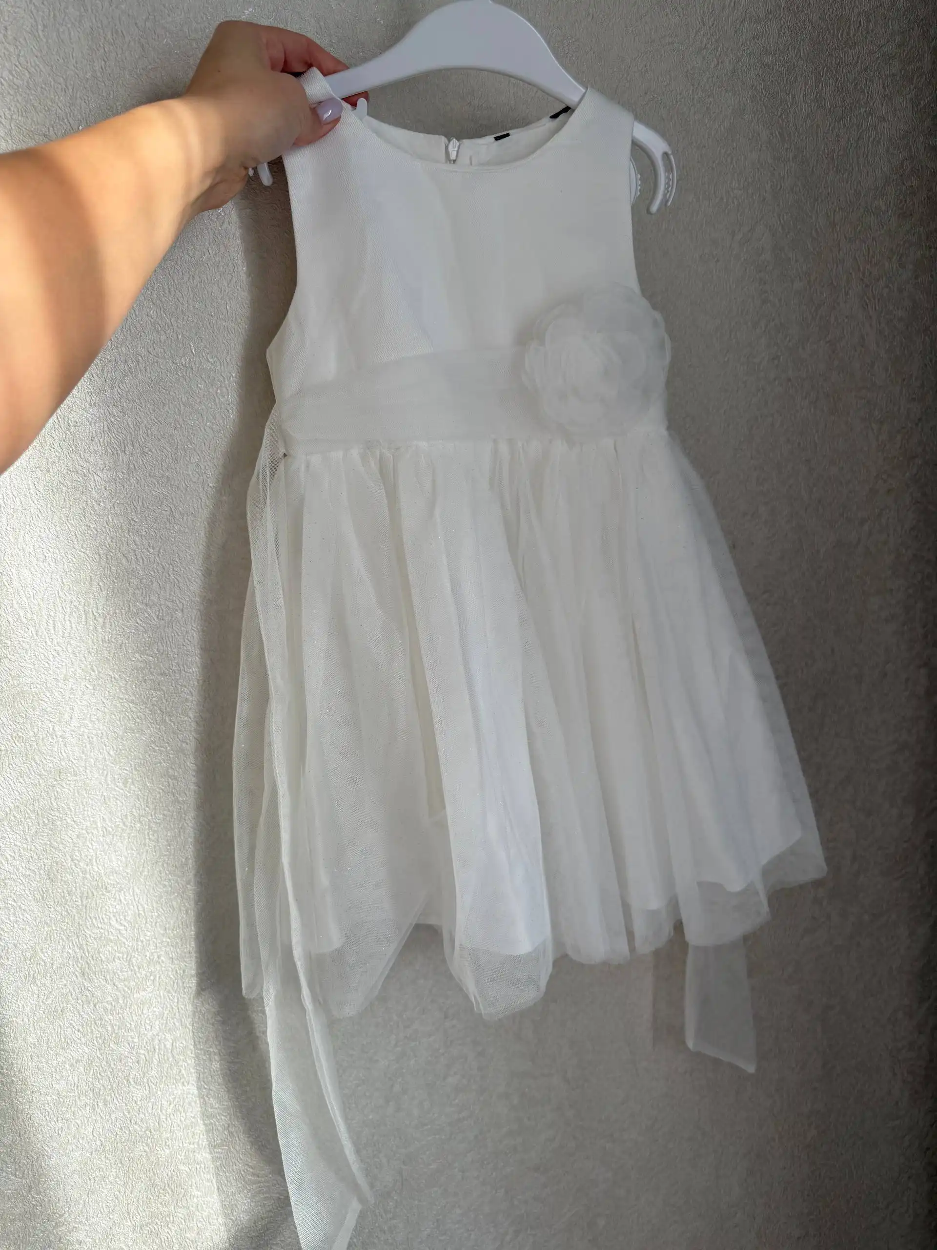 Платье нарядное 98 размер - Женская одежда (Одежда) в Новосибирск