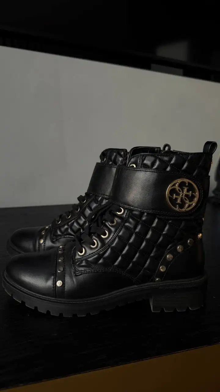 Демисезонные ботинки Guess 40 размер - Обувь (Одежда) в Новосибирск