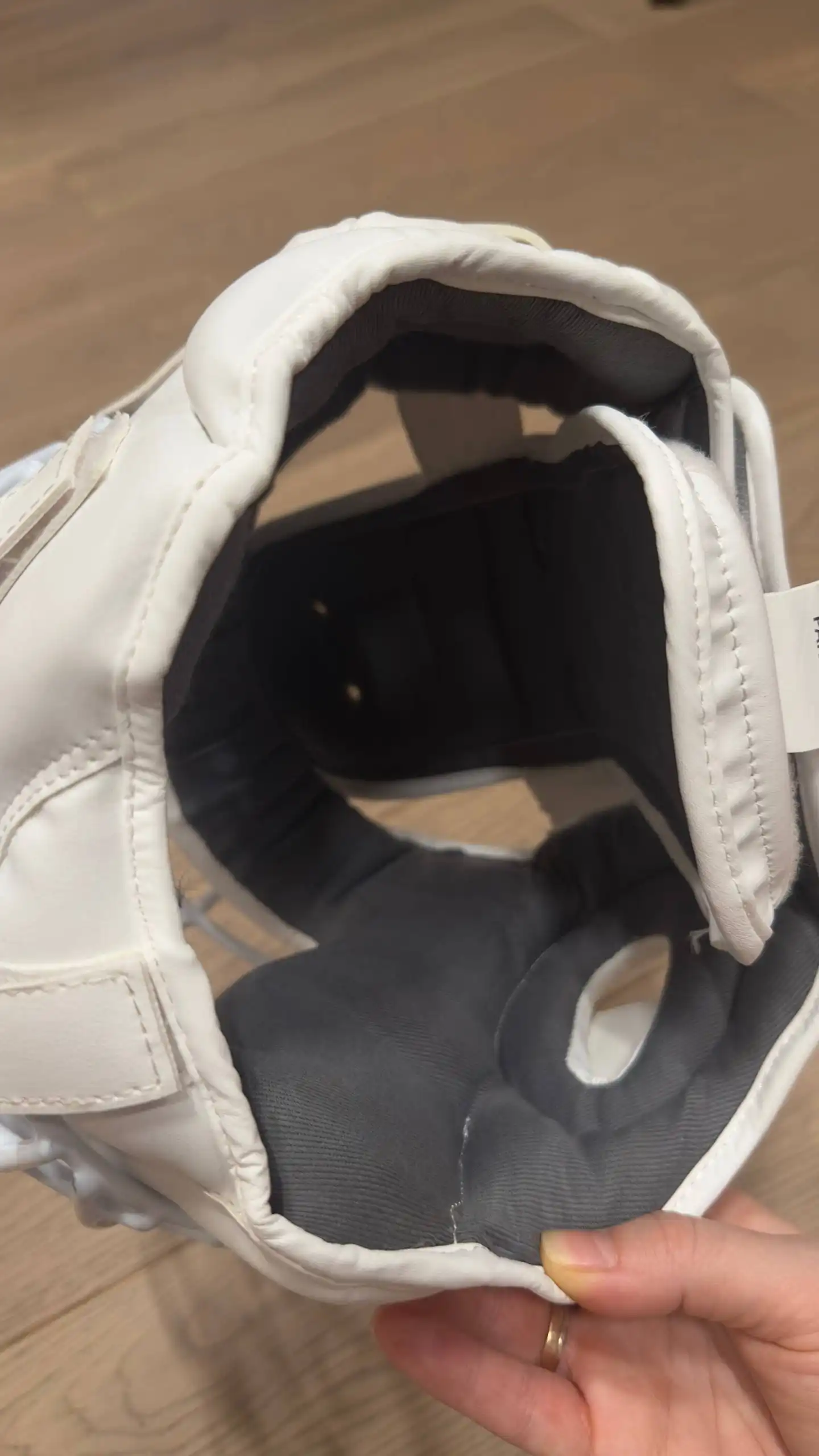 Шлем для карате новый - Спорттовары (Хобби и отдых) в Новосибирск