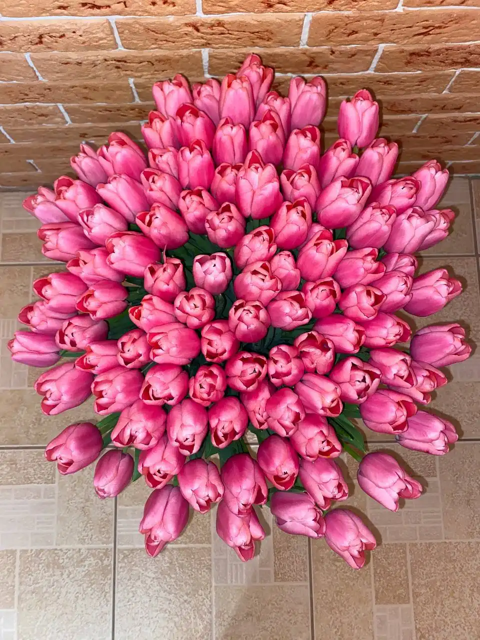 Свежие тюльпаны к 14 февраля и 8 марта в Новосибирске - Цветы (Хобби и отдых) в Новосибирск