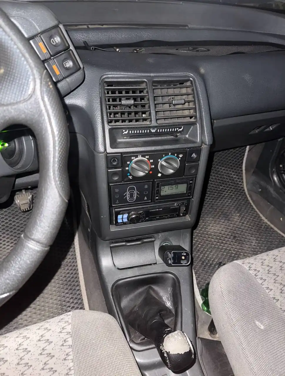 ВАЗ 2112 на учете, без запретов и штрафов