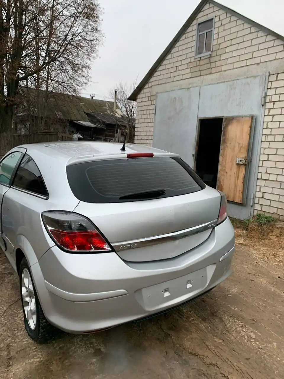 Opel Astra H GTC 2007 года с двигателем после капиталки