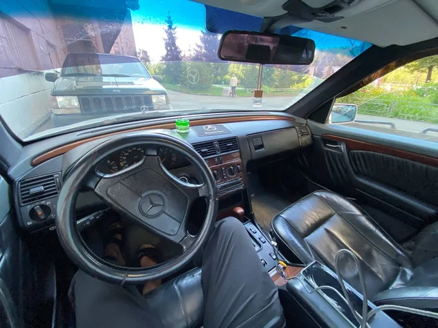 Мерседес 1994 года с двигателем 2.8 - Авто в Казань