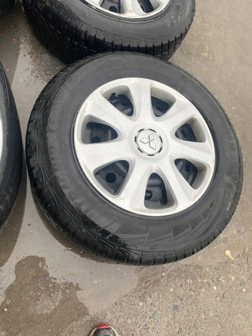 Липучка R16 на штампах для аутлендера