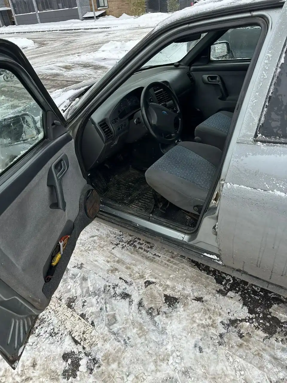 Автомобиль ВАЗ 2112 2006 года в Казани