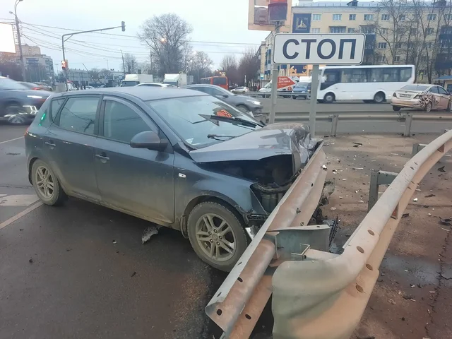 Kia Ceed 2009 г.в. с повреждениями после аварии - частное объявление в Подольск