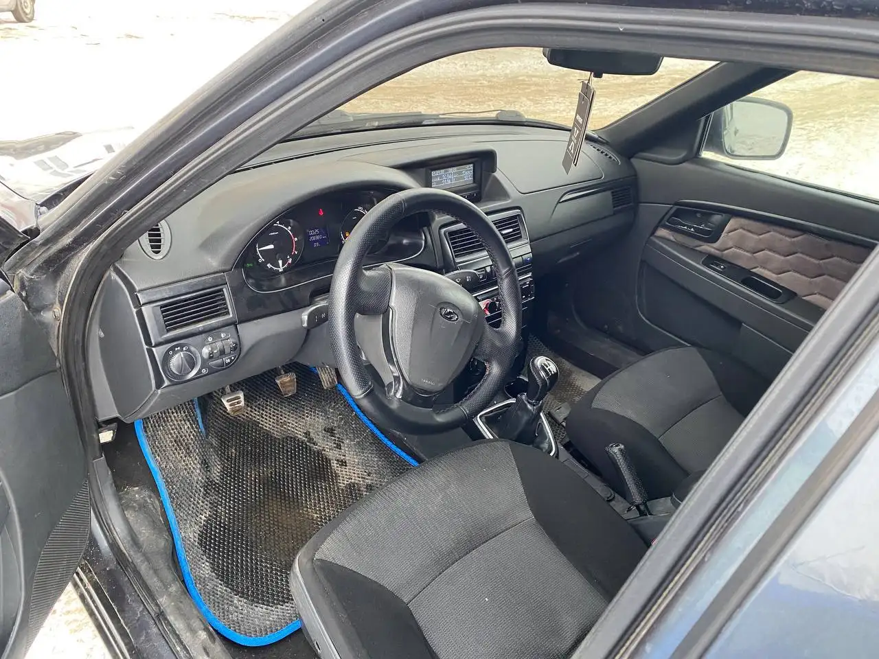 Продам Lada Priora 2 2014 года выпуска - Авто в Октябрьский