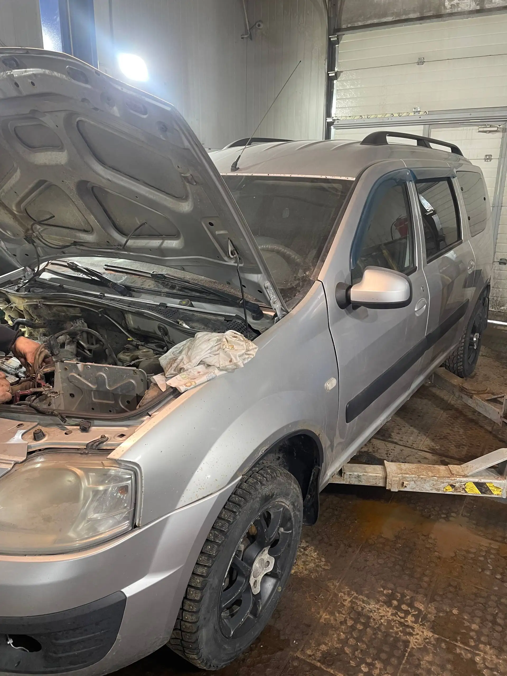 Продажа Lada Largus 2013 года с кондиционером и двигателем после ремонта - Легковые автомобили (Авто) в Казань