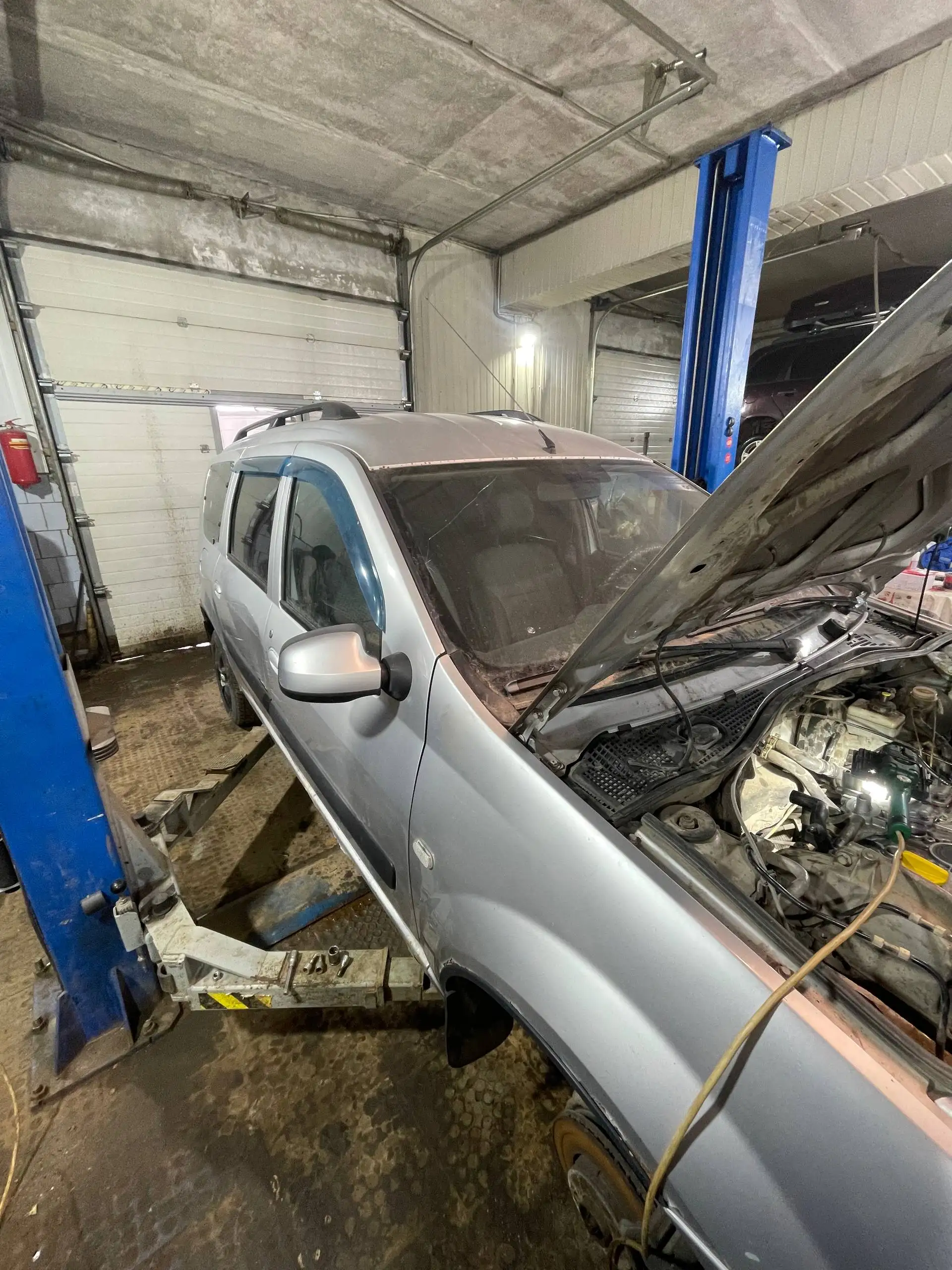 Продажа Lada Largus 2013 года с кондиционером и двигателем после ремонта - Легковые автомобили (Авто) в Казань