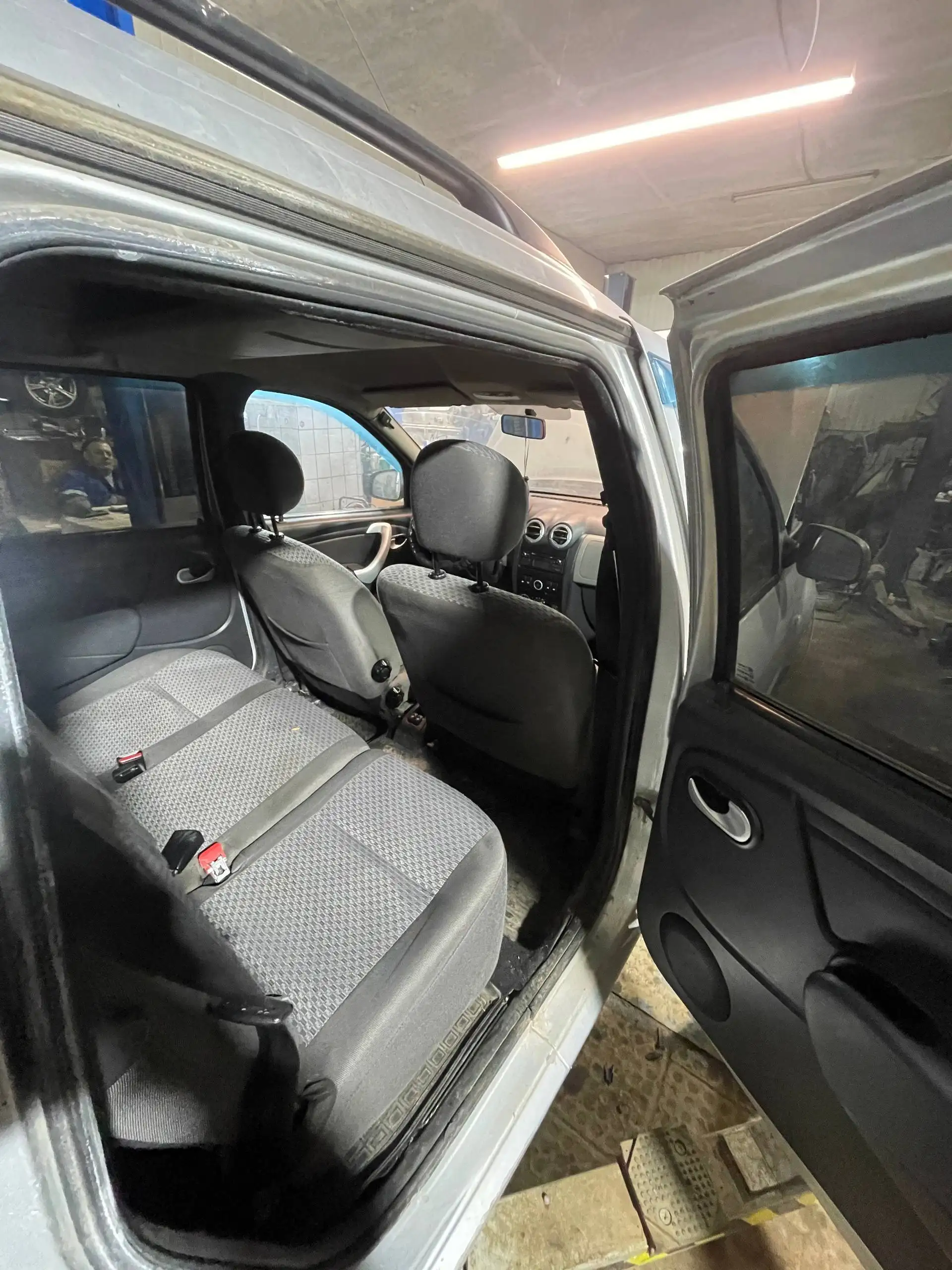 Продажа Lada Largus 2013 года с кондиционером и двигателем после ремонта - Легковые автомобили (Авто) в Казань