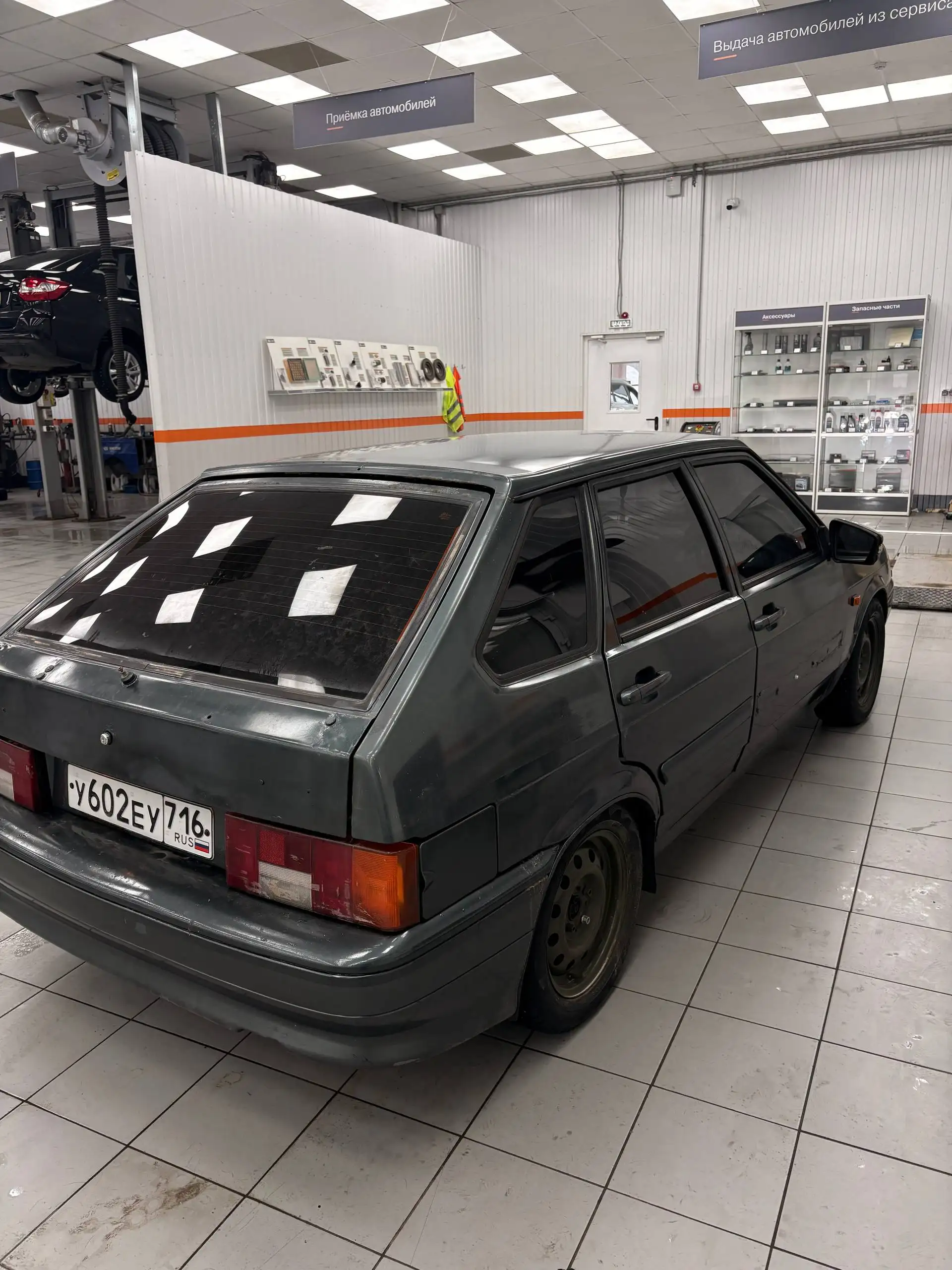 Автомобиль 2010 года с музыкальной системой Bluetooth - Авто в Казань