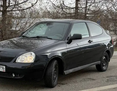 Продажа автомобиля 2010 года с двигателем 1.6 - Легковые автомобили в Набережные Челны