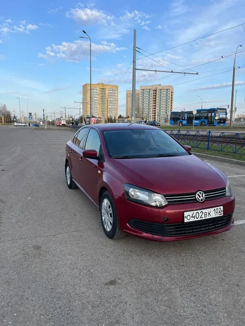 Volkswagen Polo 1.6 автомат 2012 года в богатой комплектации - Минивэны и микроавтобусы в Казань