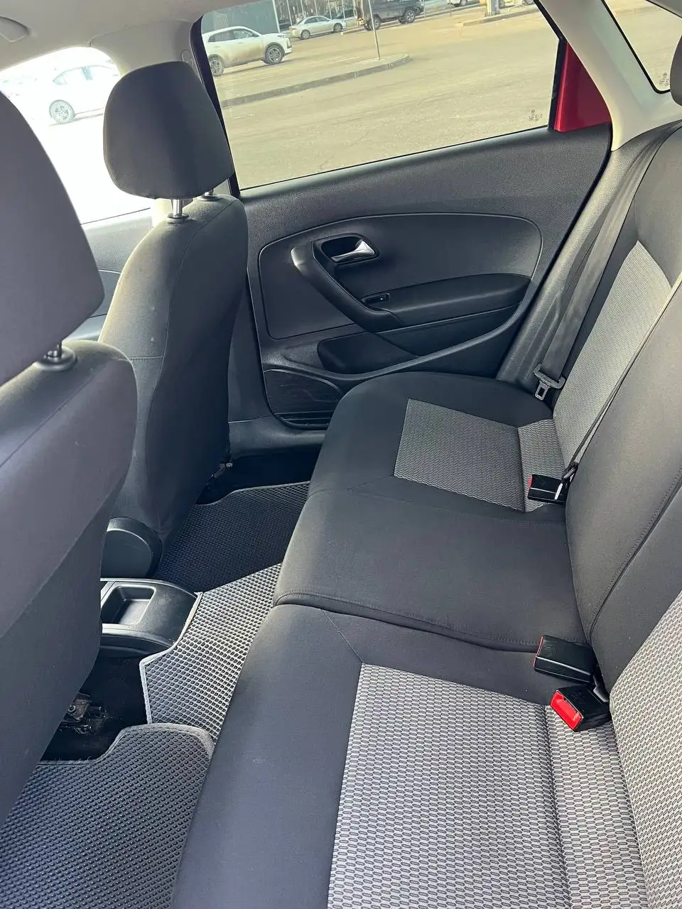 Volkswagen Polo 1.6 автомат 2012 года в богатой комплектации - Легковые автомобили (Авто) в Казань