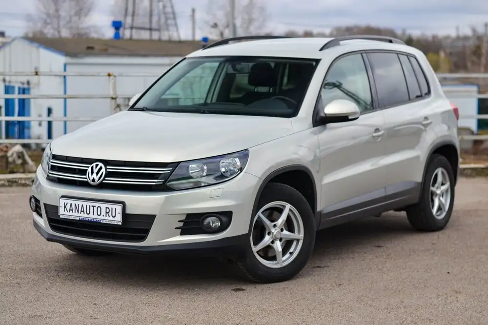 Volkswagen Tiguan 2013 - Легковые автомобили (Авто) в Канаш