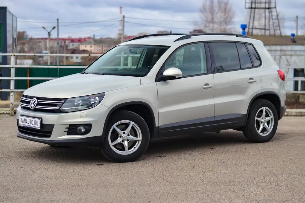 Volkswagen Tiguan 2013 - Легковые автомобили (Авто) в Канаш