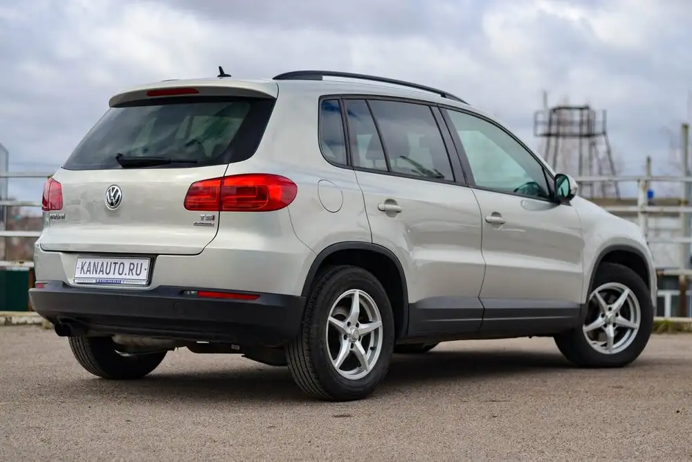 Volkswagen Tiguan 2013 - Легковые автомобили (Авто) в Канаш