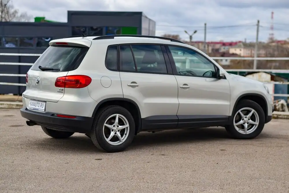 Volkswagen Tiguan 2013 - Легковые автомобили (Авто) в Канаш
