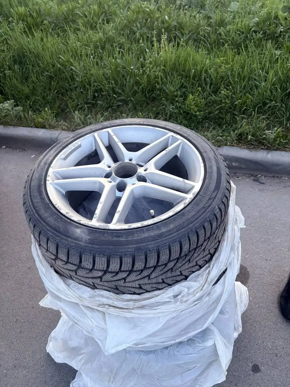 Продам зимнюю резину - Шины и диски (Авто) в Казань