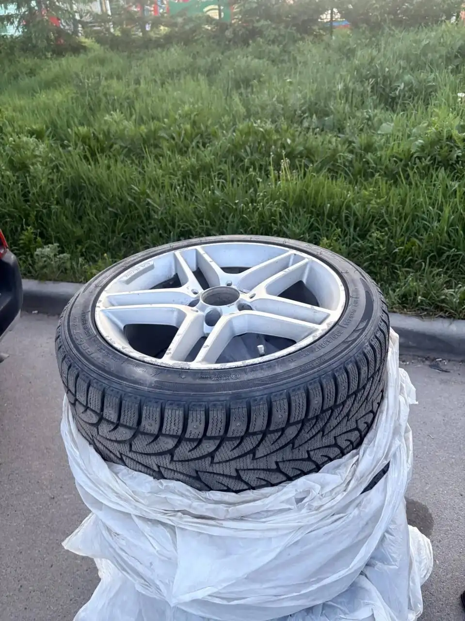 Продам зимнюю резину - Шины и диски (Авто) в Казань