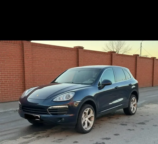 PORSCHE CAYENNE 2011 - Audi A3 в Москва