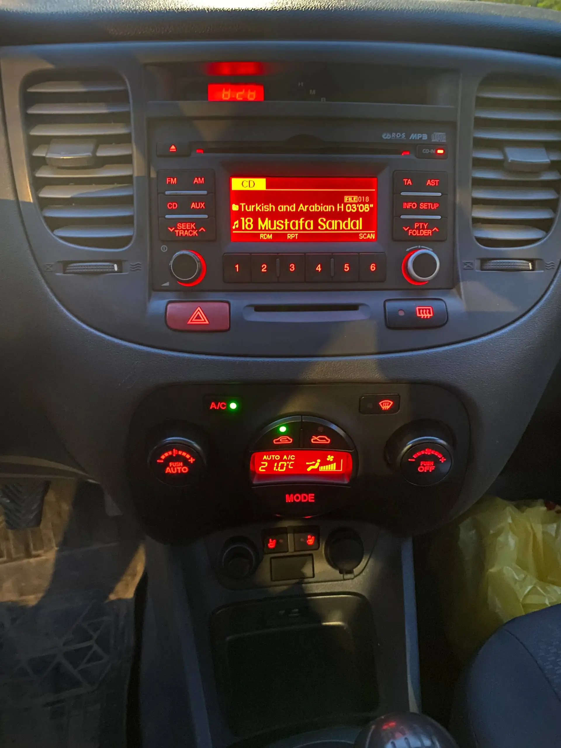 Kia Rio 2010, 1.4 МТ - Авто в Казань