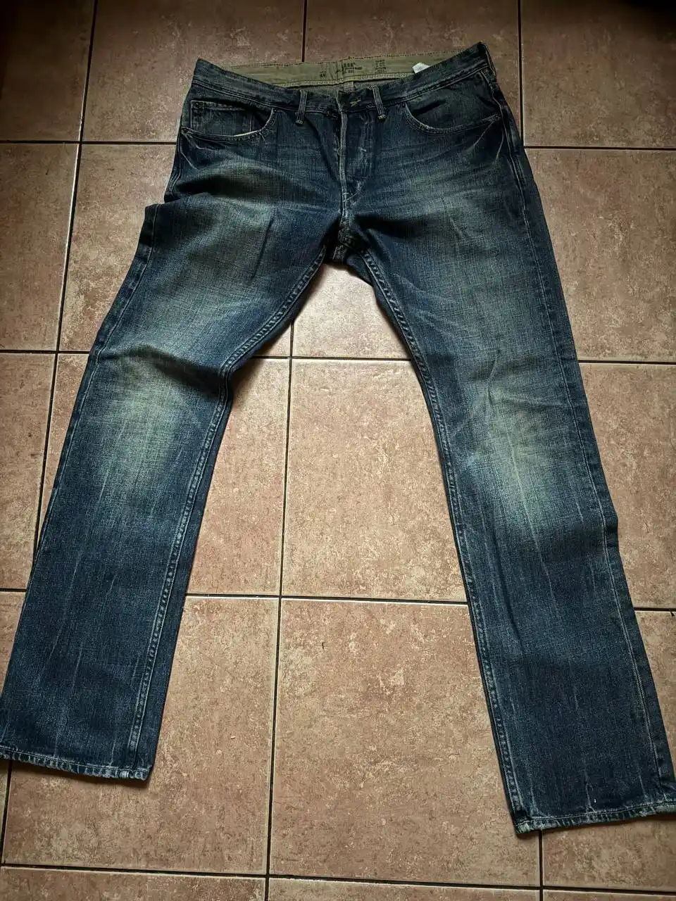 Продажа брендовых джинсов и футболок