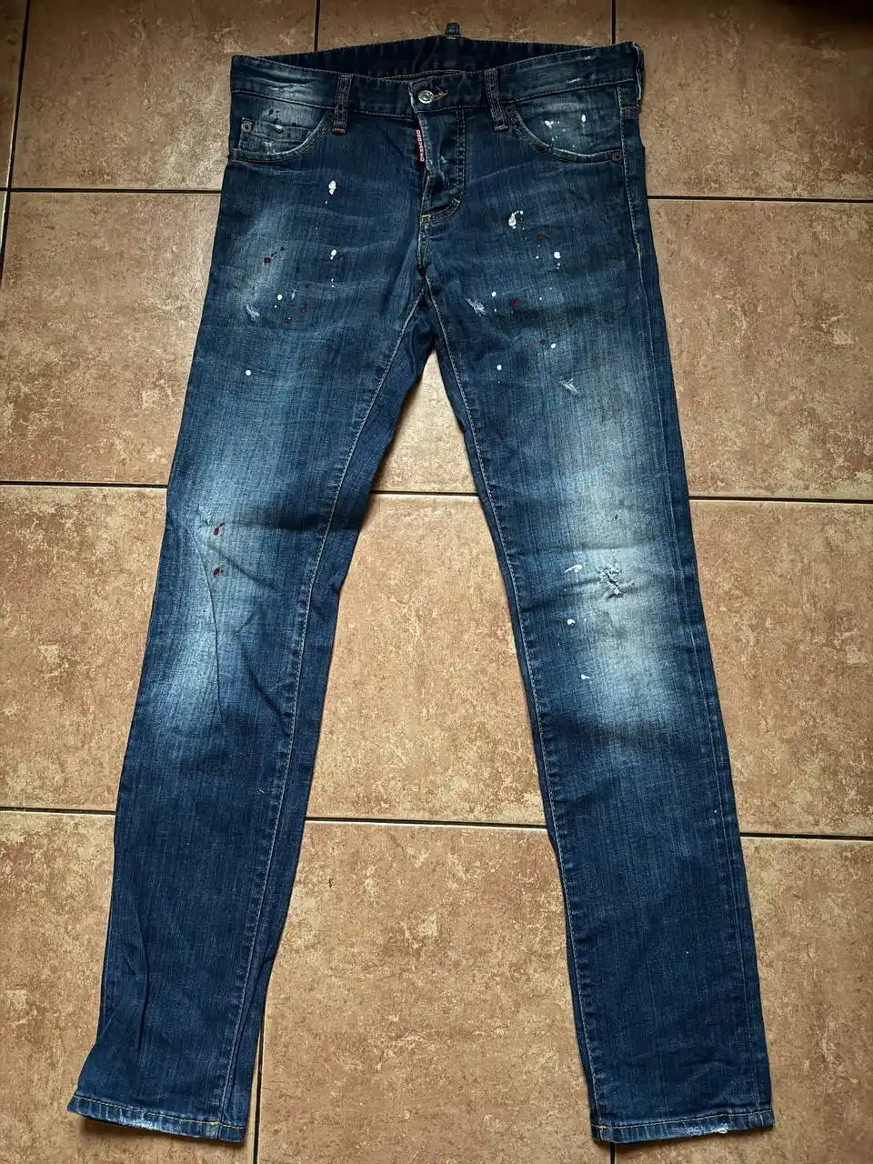 Продажа брендовых джинсов и футболок