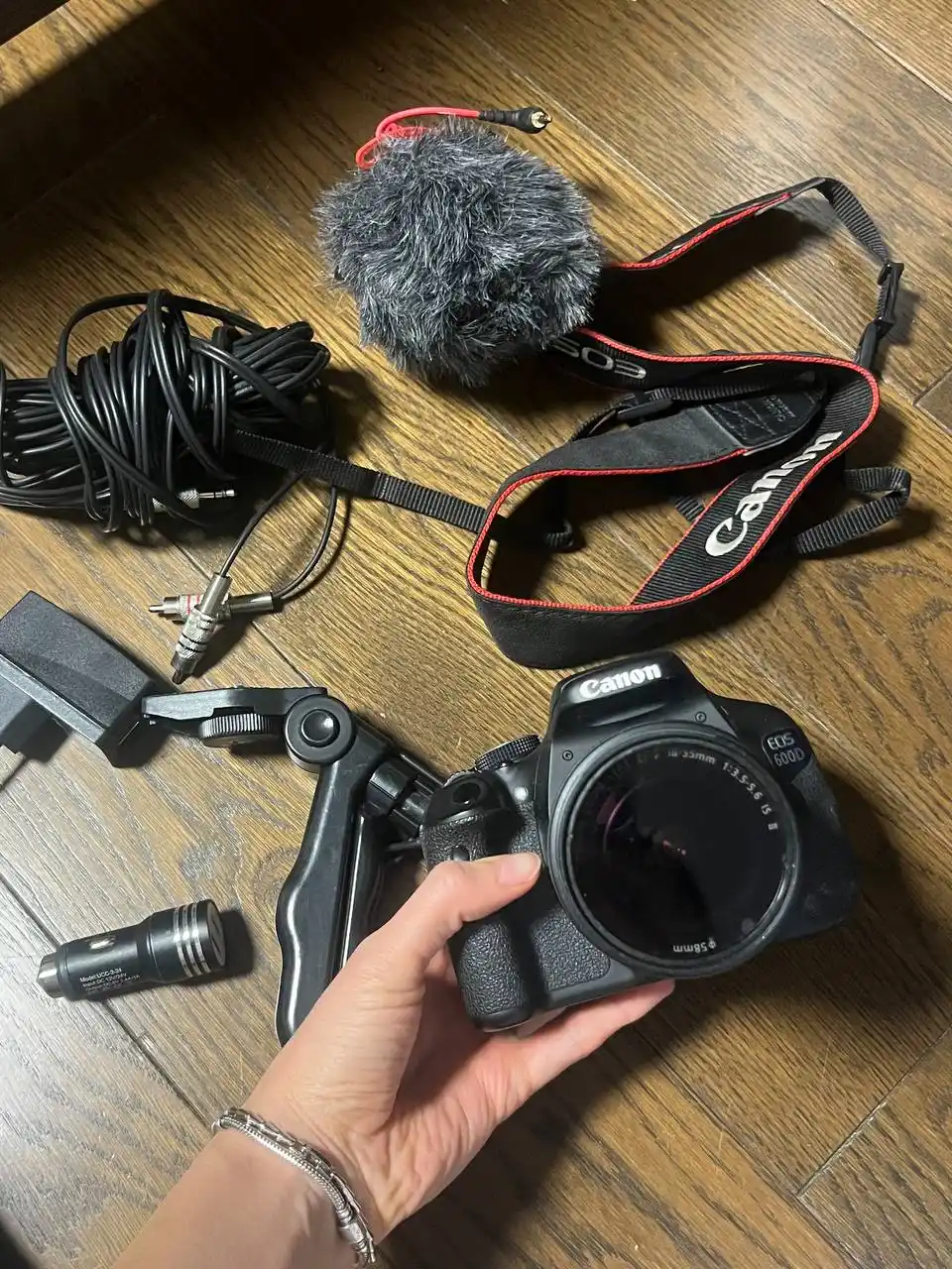 Продажа фотоаппарата Canon, стульев и винилового проигрывателя - Электроника, Для дома и дачи, Электроника в Москва