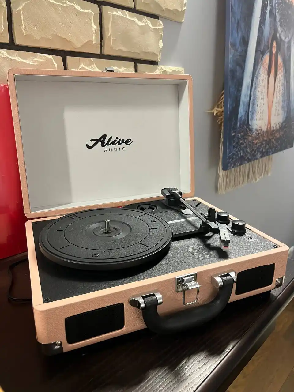 Продажа фотоаппарата Canon, стульев и винилового проигрывателя