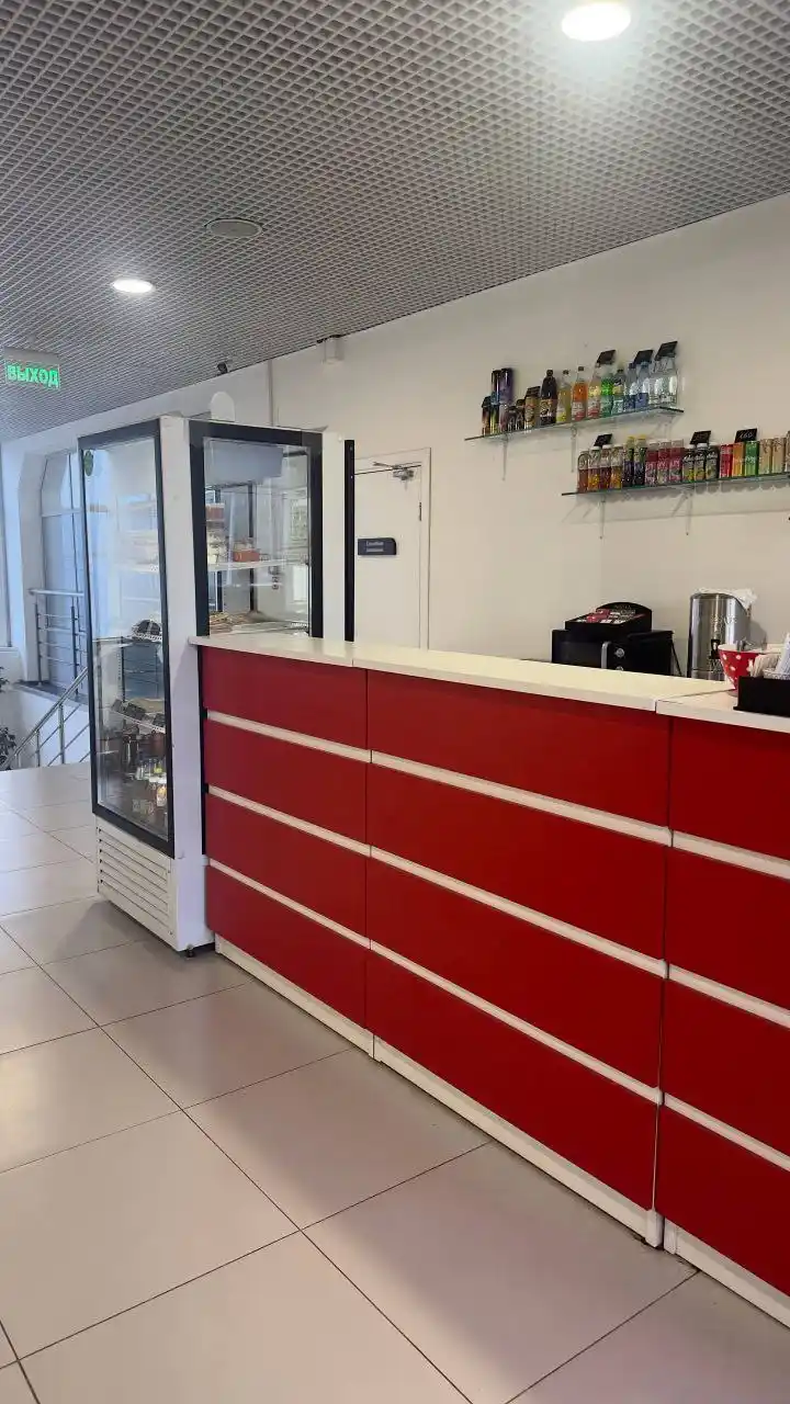 Продам витринный холодильник и барную стойку
