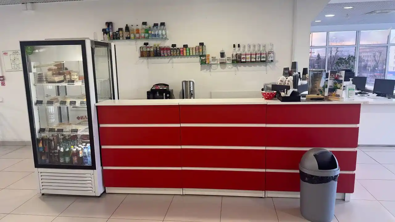 Продам витринный холодильник и барную стойку