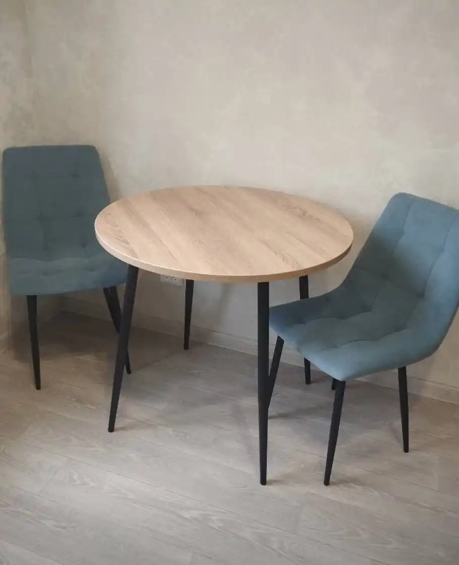 Продажа фотоаппарата, стульев, проигрывателя и разделочных досок