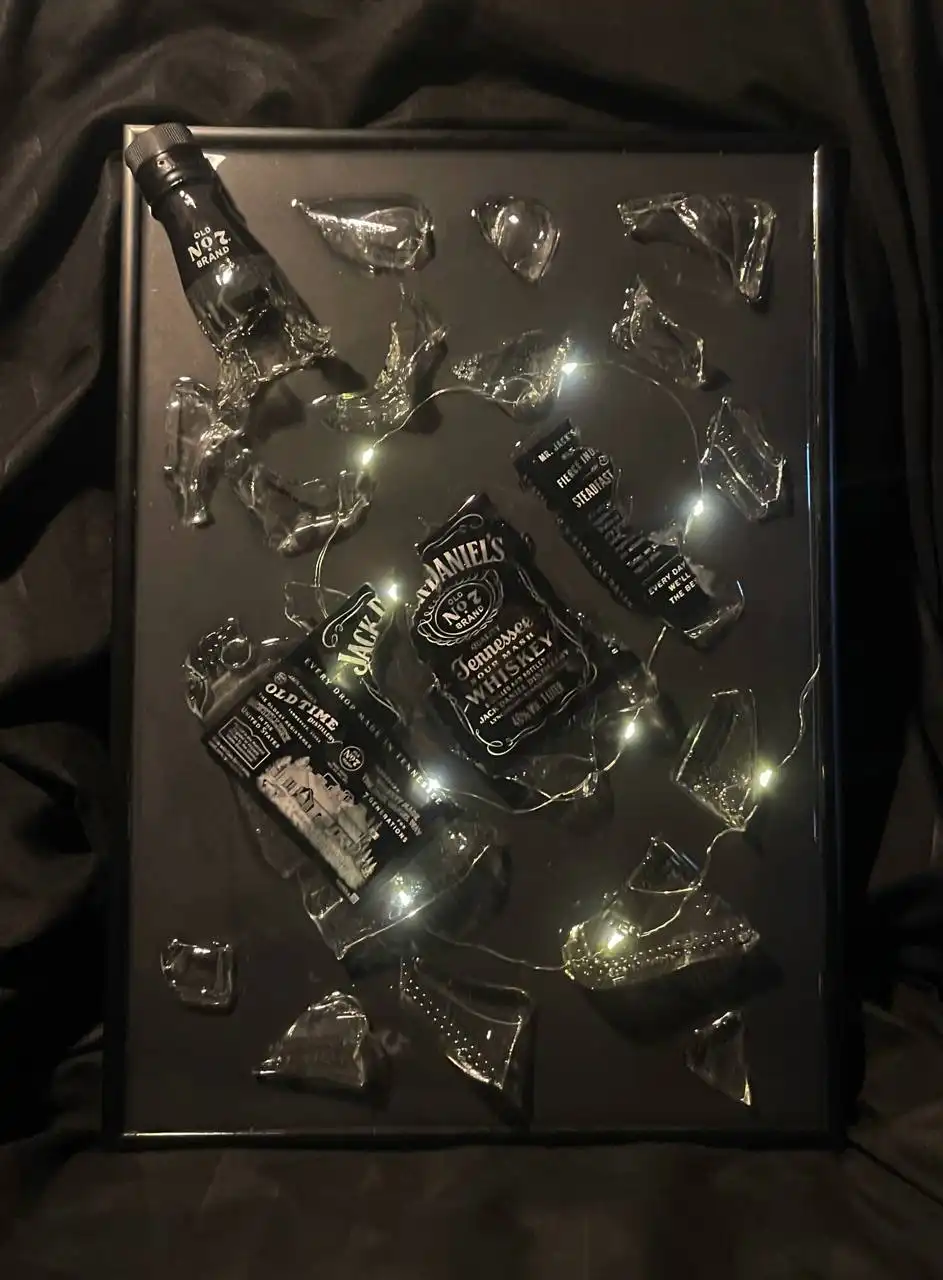 Картины ручной работы с подсветкой из бутылок алкоголя