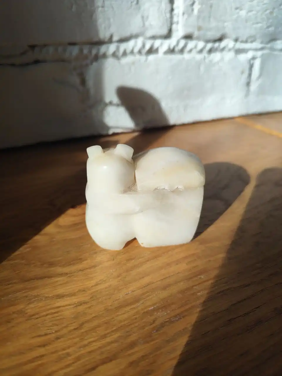 Статуэтка и шкатулка