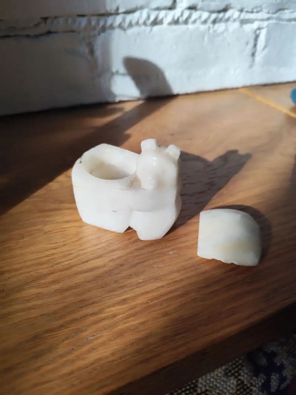 Статуэтка и шкатулка