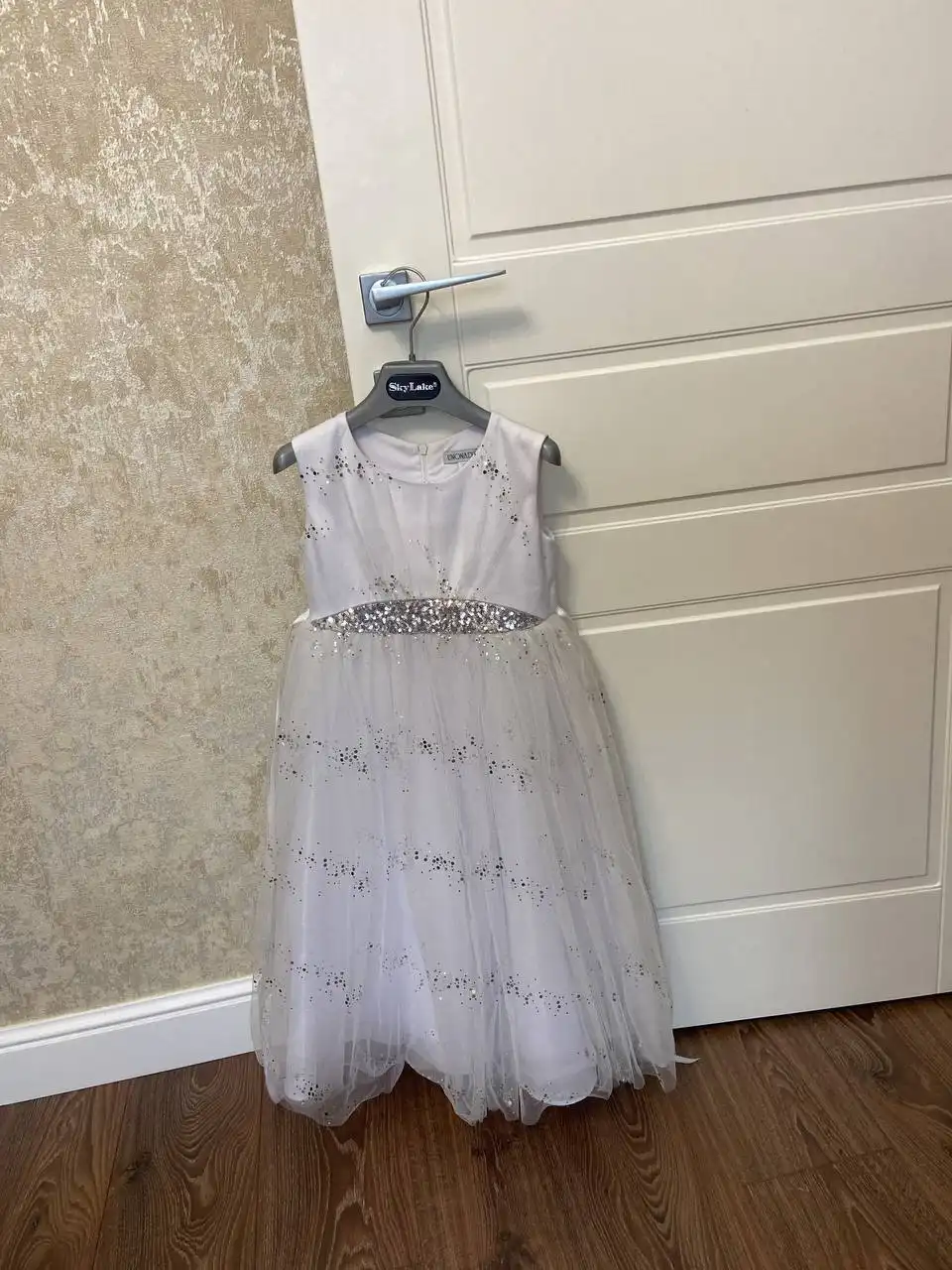 Продажа женской одежды и игрушки