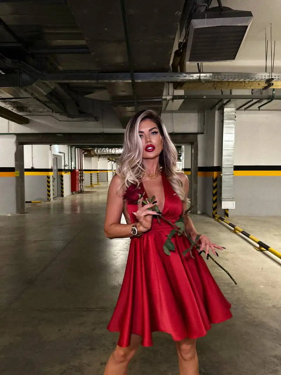 Атласная итальянская ткань платья I.L.L.L - Одежда в Москва