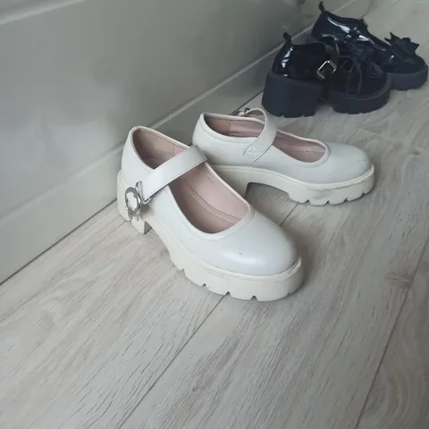 Женская обувь 36 размера в отличном состоянии - Одежда в Москва